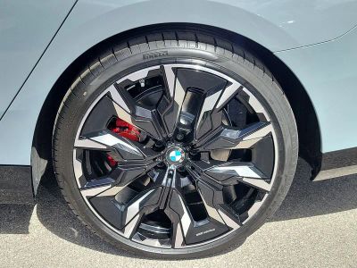 2026 BMW 5 Series — photo 7 view