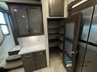 2021 Grand Design Momentum — photo 9 view