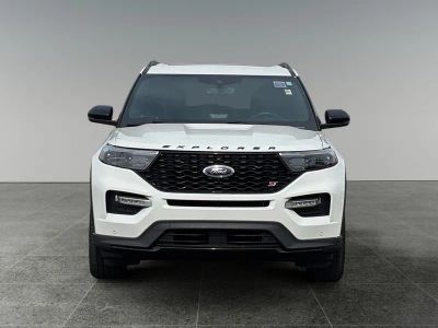 2023 Ford Explorer — side profile view