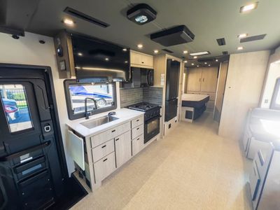 2026 Grand Design LINEAGE F SERIES - Photo 10