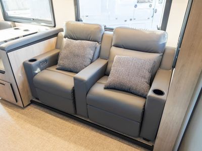 2026 Grand Design LINEAGE F SERIES - Photo 8