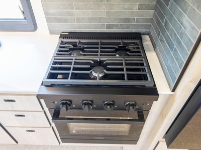 2026 Grand Design LINEAGE F SERIES - Photo 13