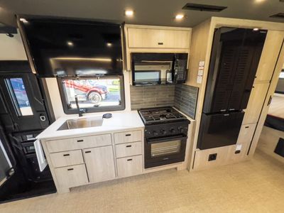 2026 Grand Design LINEAGE F SERIES - Photo 11