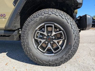 2026 Jeep Gladiator — photo 10 view