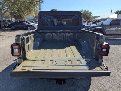 2026 Jeep Gladiator — photo 12 view