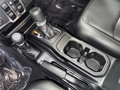 2023 Jeep Wrangler — photo 28 view