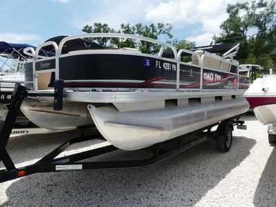 2013 Sun Tracker Fishin' Barge 22 DLX - Photo 2