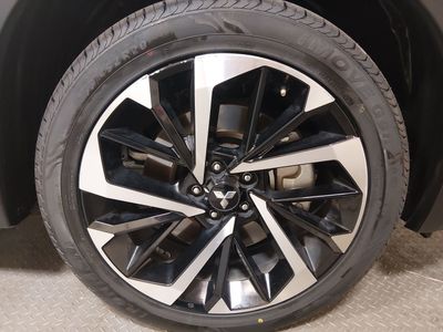 2024 Mitsubishi Outlander Plug-In Hybrid — photo 10 view