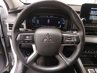 2024 Mitsubishi Outlander Plug-In Hybrid — photo 12 view
