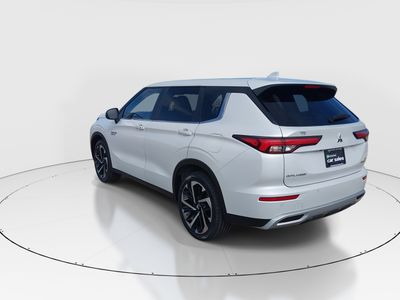 2024 Mitsubishi Outlander Plug-In Hybrid — detail view