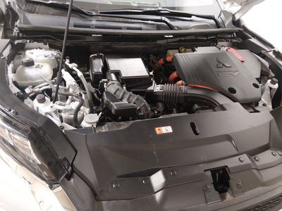 2024 Mitsubishi Outlander Plug-In Hybrid — photo 9 view