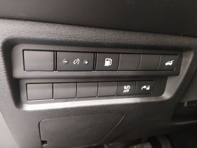 2024 Mitsubishi Outlander Plug-In Hybrid — photo 13 view