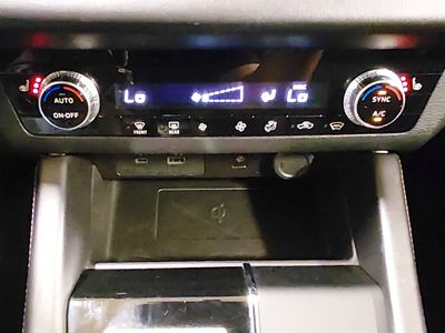 2024 Mitsubishi Outlander Plug-In Hybrid — photo 19 view