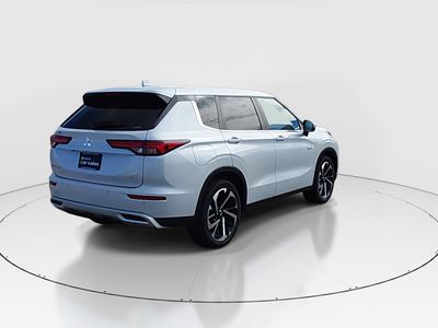2024 Mitsubishi Outlander Plug-In Hybrid — photo 7 view