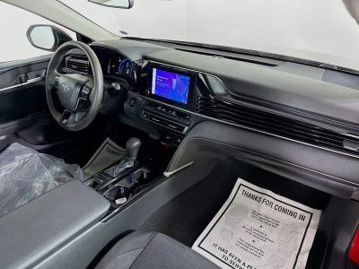 2025 Toyota Camry — photo 32 view