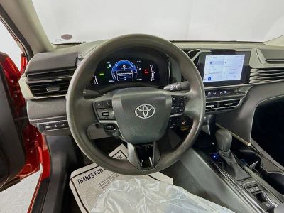 2025 Toyota Camry — photo 9 view
