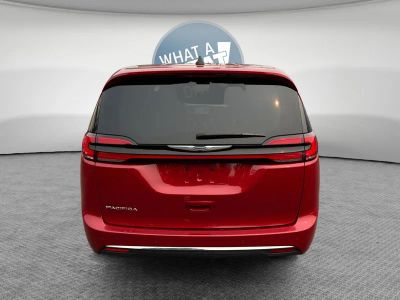 2025 Chrysler Pacifica — detail view