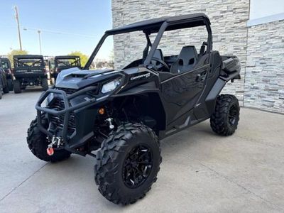 2025 Can-Am Commander XT 700 - Photo 2