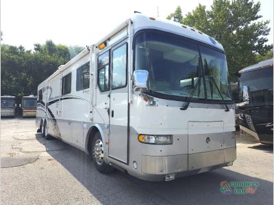 1999 Holiday Rambler Navigator — front three-quarter view