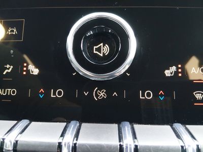 2025 GMC Acadia - Photo 18
