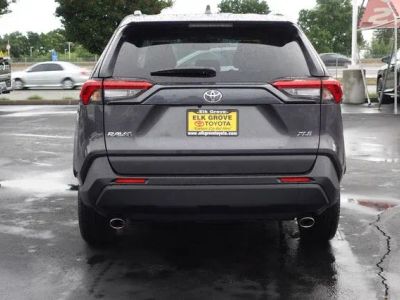 2024 Toyota RAV4 — photo 10 view