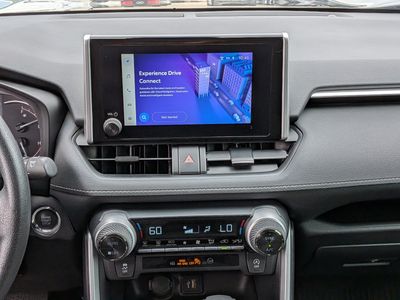 2025 Toyota RAV4 - Photo 19