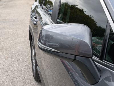 2025 Toyota RAV4 - Photo 12