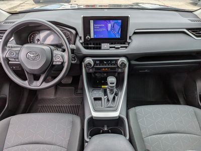 2025 Toyota RAV4 - Photo 16