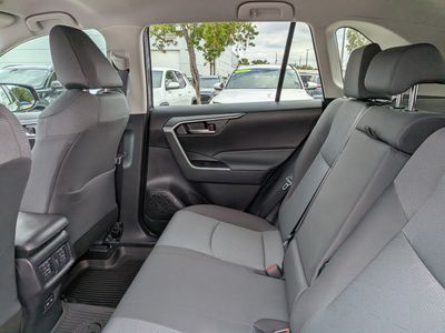 2025 Toyota RAV4 - Photo 14