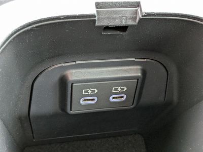 2025 Toyota RAV4 - Photo 32
