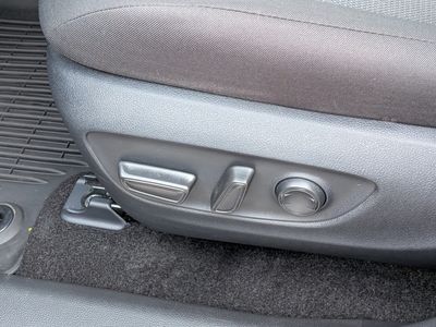 2025 Toyota RAV4 - Photo 21