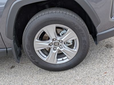 2025 Toyota RAV4 - Photo 11