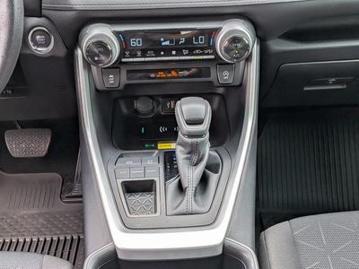 2025 Toyota RAV4 - Photo 20