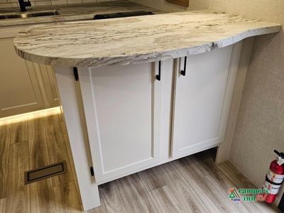 2026 Venture RV Stratus — photo 16 view