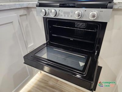 2026 Venture RV Stratus — photo 18 view