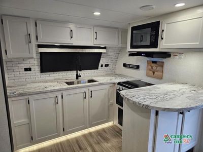 2026 Venture RV Stratus — photo 22 view