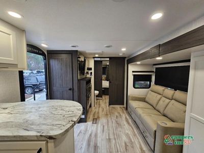 2026 Venture RV Stratus — detail view