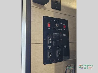 2026 Venture RV Stratus — photo 12 view