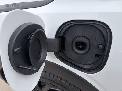 2027 Chevrolet Bolt - Photo 10