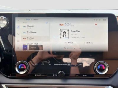 2026 Lexus RX — photo 33 view