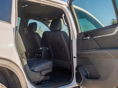 2024 GMC Acadia - Photo 12