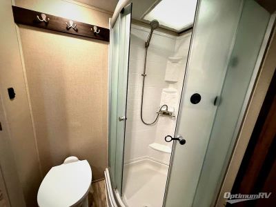 2021 Coachmen Chaparral Lite — photo 17 view