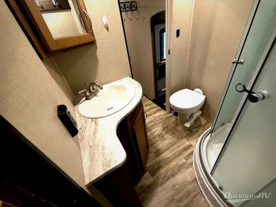 2021 Coachmen Chaparral Lite — photo 16 view