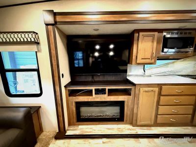 2021 Coachmen Chaparral Lite — photo 8 view