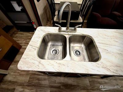 2021 Coachmen Chaparral Lite — photo 11 view