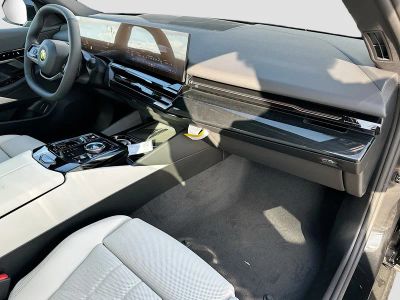 2026 BMW 5 Series — photo 24 view