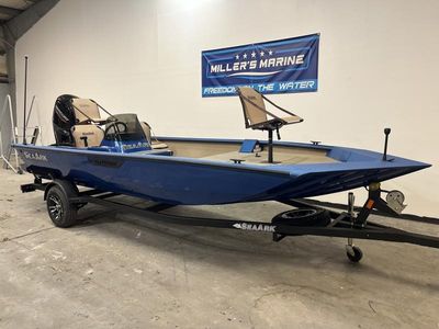 2025 SeaArk Shadow 18 Side Console — front three-quarter view