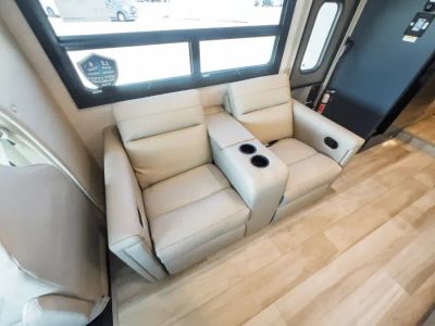 2027 Thor Motor Coach QUANTUM — photo 10 view