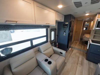 2027 Thor Motor Coach QUANTUM — photo 9 view