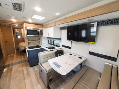 2027 Thor Motor Coach QUANTUM — photo 7 view
